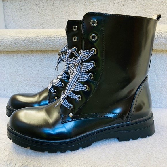 Dirty Laundry Shoes - ✨Dirty Laundry Combat Boots✨